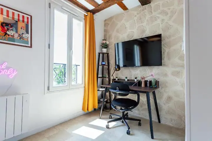 At Place Bastille Near Metro And Maris Modern Paris Homestay