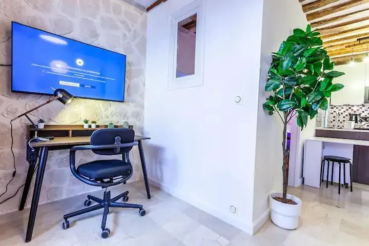 Homestay At Place Bastille Near Metro And Maris Modern Paris