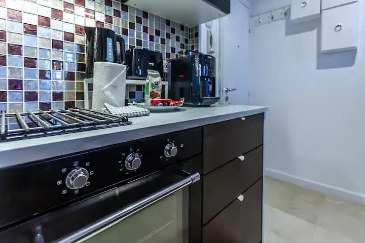 Homestay At Place Bastille Near Metro And Maris Modern Paris